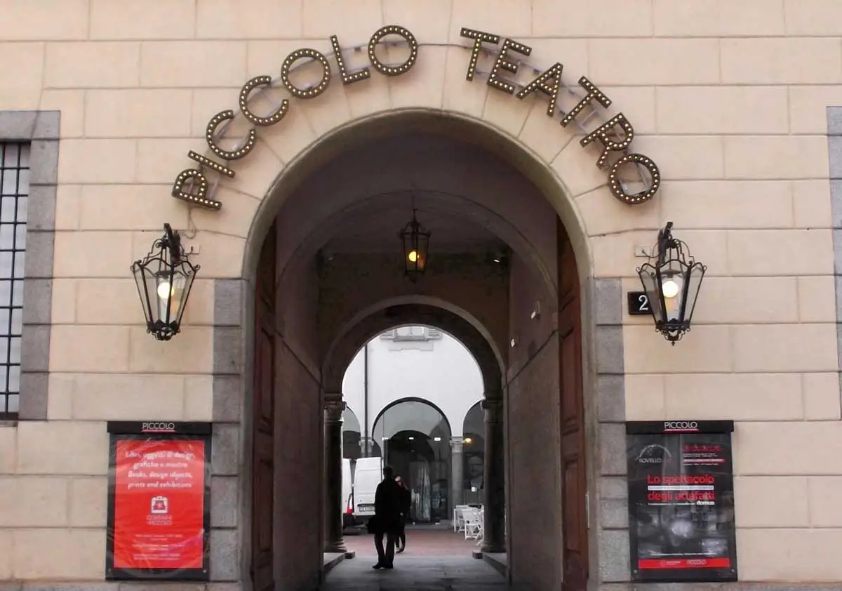 Entrata del Teatro Piccolo a Milano