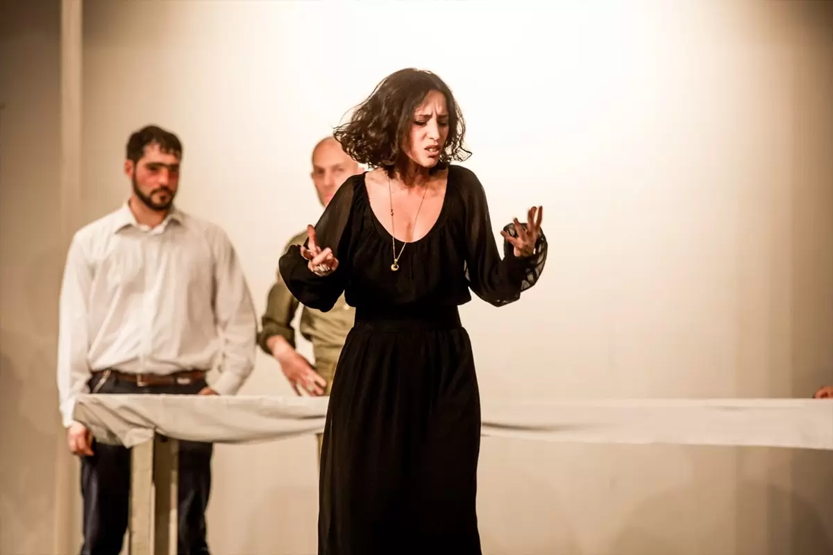 Performance di dizione e fonetica nelle scuole di teatro a Milano 